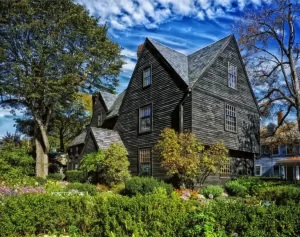 Read more about the article 5 BEST Haunted Towns In America