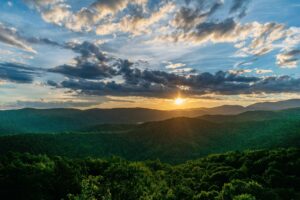 Read more about the article 13 FREE Things To Do At NC Hanging Rock State Park