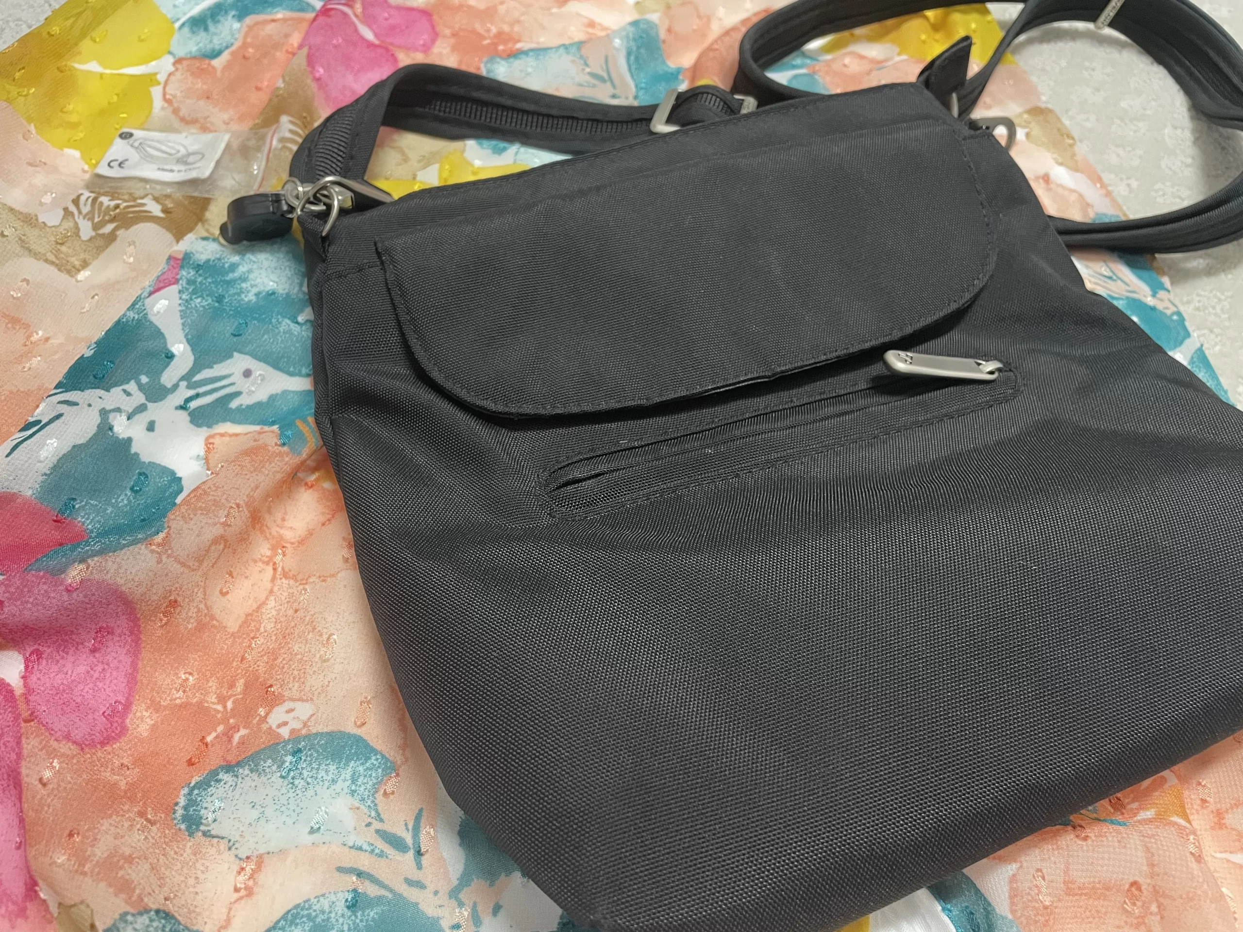 Read more about the article Travelon Purse Review: BEST Purse For Travel [2024]
