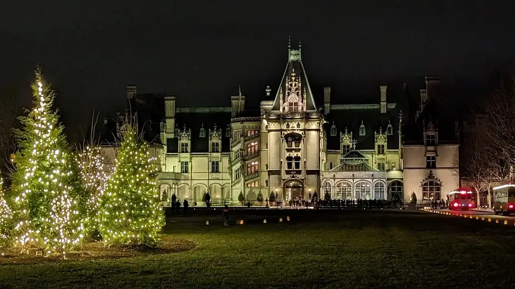 Read more about the article Visiting the Biltmore Estate at Christmas: Your Ultimate Travel Guide